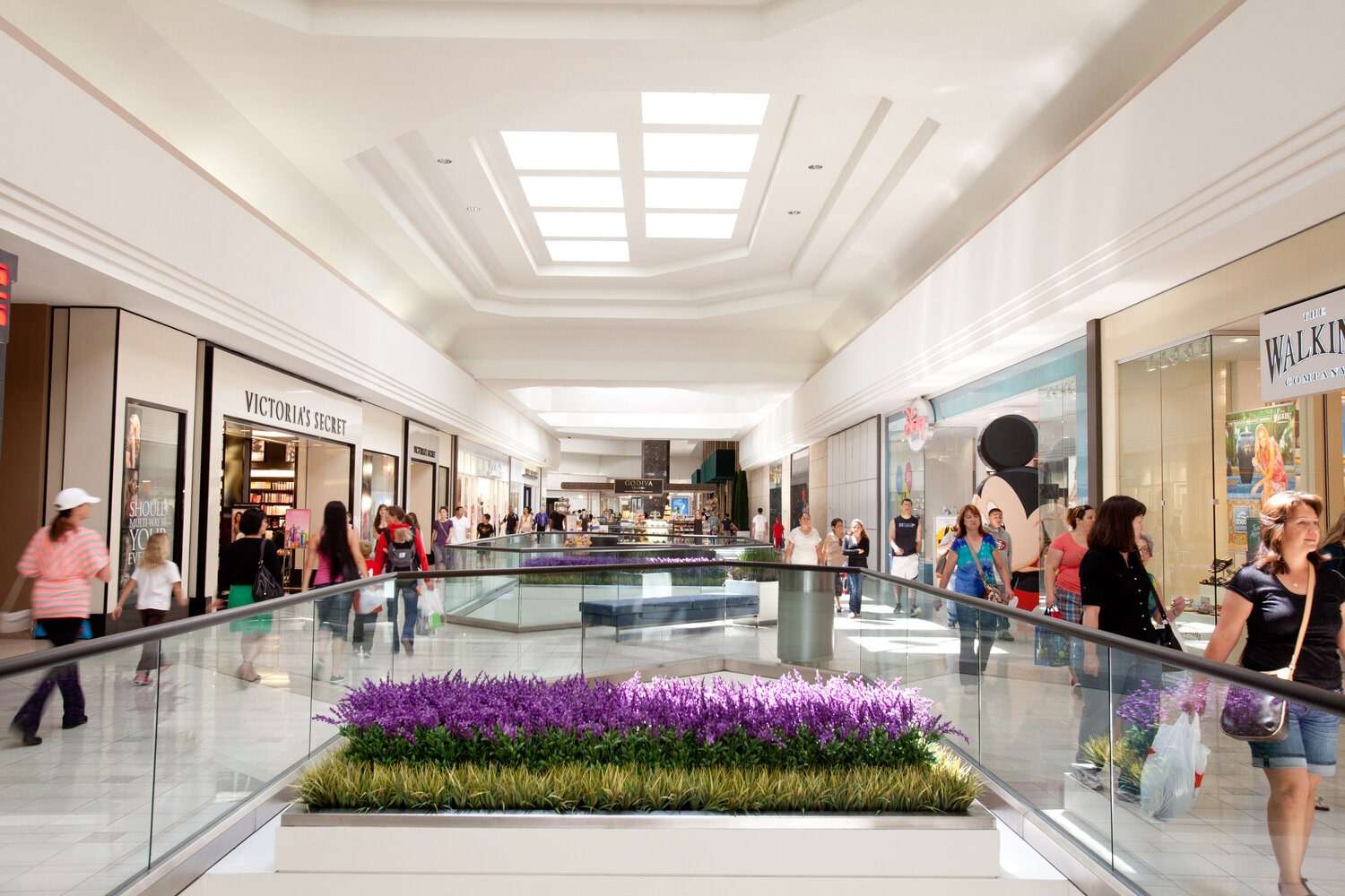 Photo of Sunvalley Shopping Center